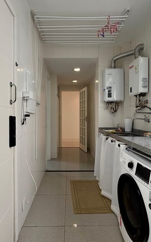 Apartamento à venda com 222m², 4 quartos e 1 vaga Apartamento à venda com 222m², 4 quartos e 1 vagaÁrea de serviço