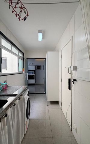 Apartamento à venda com 222m², 4 quartos e 1 vaga Apartamento à venda com 222m², 4 quartos e 1 vagaÁrea de serviço
