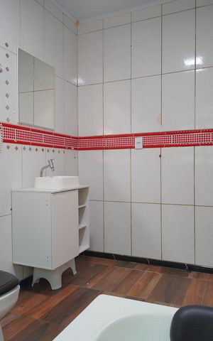 Casa à venda com 140m², 3 quartos e 2 vagasBanheiro da Suíte