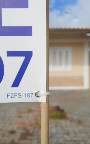 Casa à venda com 140m², 3 quartos e 2 vagasplaca