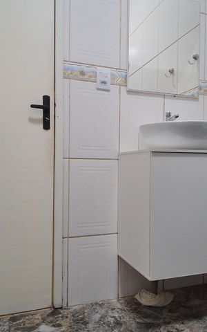 Casa à venda com 140m², 3 quartos e 2 vagasBanheiro