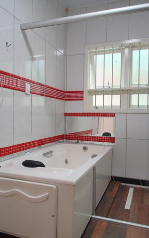 Casa à venda com 140m², 3 quartos e 2 vagasBanheiro da Suíte