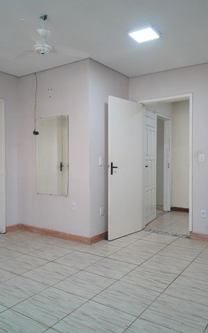 Casa à venda com 140m², 3 quartos e 2 vagasSuíte