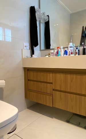 Apartamento à venda com 200m², 3 quartos e 4 vagas Apartamento à venda com 200m², 3 quartos e 4 vagasBanheiro 1