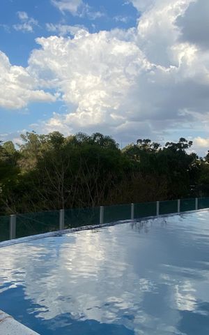 Apartamento à venda com 200m², 3 quartos e 4 vagas Apartamento à venda com 200m², 3 quartos e 4 vagasÁrea comum - Piscina