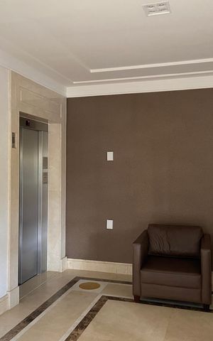 Apartamento à venda com 200m², 3 quartos e 4 vagas Apartamento à venda com 200m², 3 quartos e 4 vagasHall de entrada