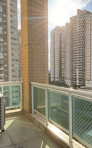 Apartamento à venda com 200m², 3 quartos e 4 vagas Apartamento à venda com 200m², 3 quartos e 4 vagasVaranda da Sala