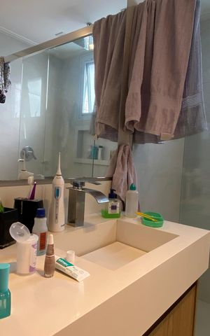 Apartamento à venda com 200m², 3 quartos e 4 vagas Apartamento à venda com 200m², 3 quartos e 4 vagasBanheiro 1
