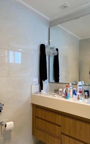 Apartamento à venda com 200m², 3 quartos e 4 vagas Apartamento à venda com 200m², 3 quartos e 4 vagasBanheiro 1