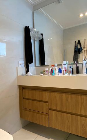 Apartamento à venda com 200m², 3 quartos e 4 vagas Apartamento à venda com 200m², 3 quartos e 4 vagasBanheiro 1