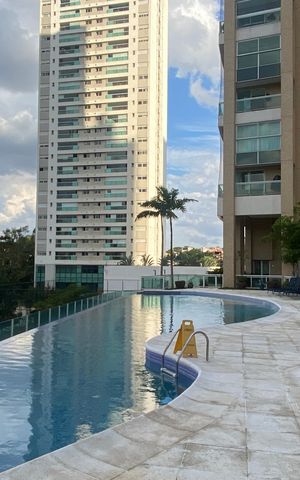 Apartamento à venda com 200m², 3 quartos e 4 vagas Apartamento à venda com 200m², 3 quartos e 4 vagasÁrea comum - Piscina