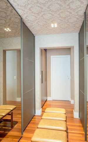 Apartamento à venda com 190m², 3 quartos e 5 vagas Apartamento à venda com 190m², 3 quartos e 5 vagasCloset