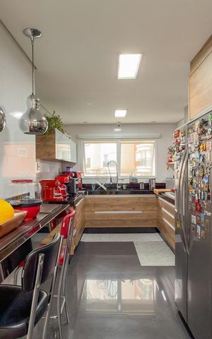 Apartamento à venda com 190m², 3 quartos e 5 vagas Apartamento à venda com 190m², 3 quartos e 5 vagasCozinha