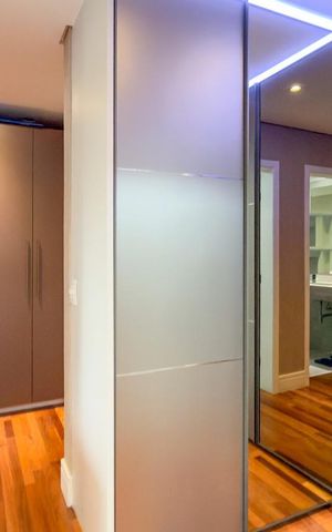 Apartamento à venda com 190m², 3 quartos e 5 vagas Apartamento à venda com 190m², 3 quartos e 5 vagasCloset