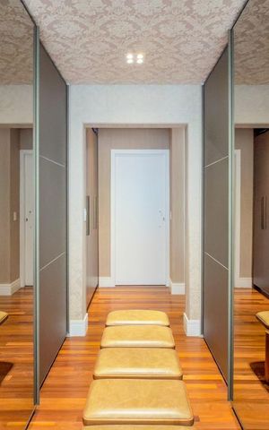 Apartamento à venda com 190m², 3 quartos e 5 vagas Apartamento à venda com 190m², 3 quartos e 5 vagasCloset