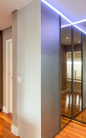 Apartamento à venda com 190m², 3 quartos e 5 vagas Apartamento à venda com 190m², 3 quartos e 5 vagasCloset