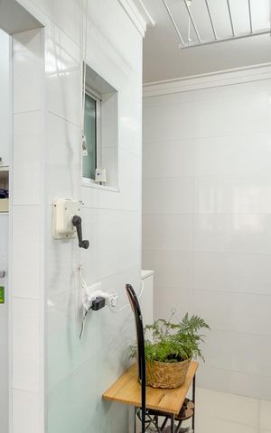 Apartamento à venda com 190m², 3 quartos e 5 vagas Apartamento à venda com 190m², 3 quartos e 5 vagasÁrea de Serviço