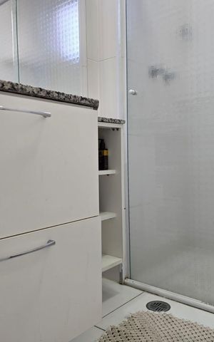 Apartamento à venda com 80m², 2 quartos e 2 vagas Apartamento à venda com 80m², 2 quartos e 2 vagasBanheiro da Suíte
