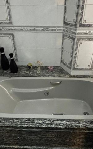 Apartamento à venda com 202m², 3 quartos e 5 vagasBanheiro da Suíte 1