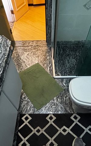 Apartamento à venda com 202m², 3 quartos e 5 vagasBanheiro da Suíte 1
