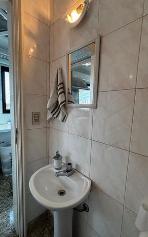 Apartamento à venda com 202m², 3 quartos e 5 vagasBanheiro de serviço
