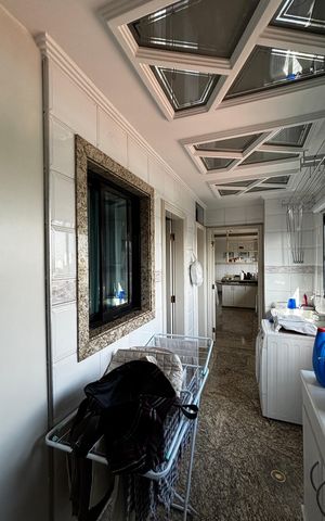 Apartamento à venda com 202m², 3 quartos e 5 vagasÁrea de Serviço