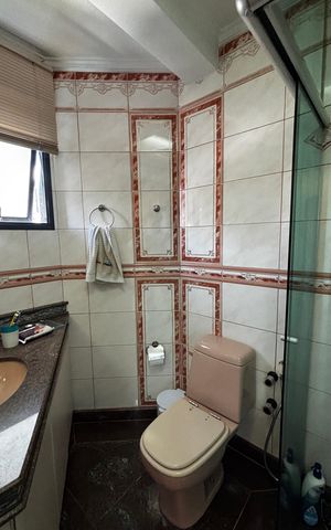 Apartamento à venda com 202m², 3 quartos e 5 vagasBanheiro da Suíte 2