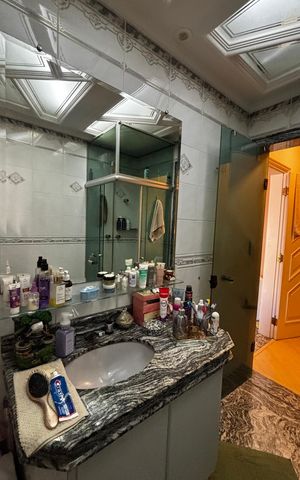Apartamento à venda com 202m², 3 quartos e 5 vagasBanheiro da Suíte 1