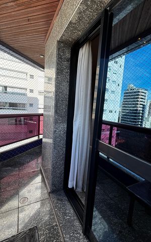 Apartamento à venda com 202m², 3 quartos e 5 vagasVaranda da Sala 