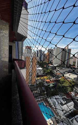 Apartamento à venda com 202m², 3 quartos e 5 vagasVaranda da Suíte 2