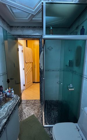 Apartamento à venda com 202m², 3 quartos e 5 vagasBanheiro da Suíte 1