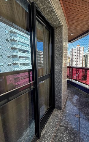 Apartamento à venda com 202m², 3 quartos e 5 vagasVaranda da Sala 