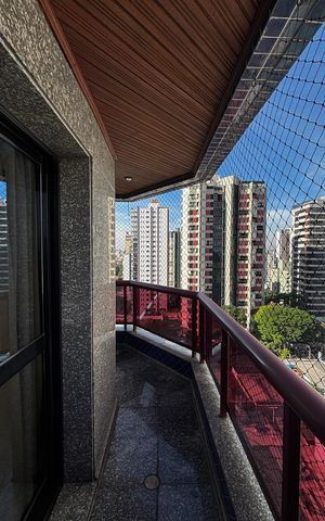 Apartamento à venda com 202m², 3 quartos e 5 vagasVaranda da Sala 