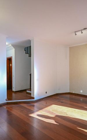 Casa de condomínio à venda com 394m², 4 quartos e 4 vagasSala