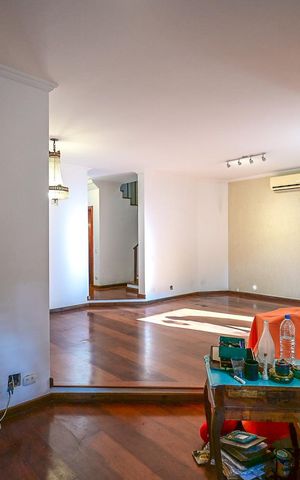Casa de condomínio à venda com 394m², 4 quartos e 4 vagasSala