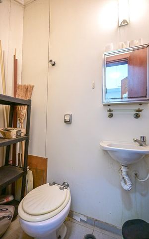 Casa de condomínio à venda com 394m², 4 quartos e 4 vagasBanheiro de Serviço