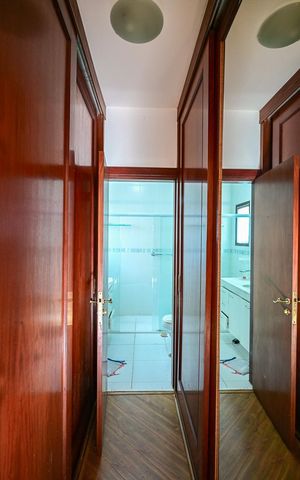 Casa de condomínio à venda com 394m², 4 quartos e 4 vagasArmário da Suíte  2