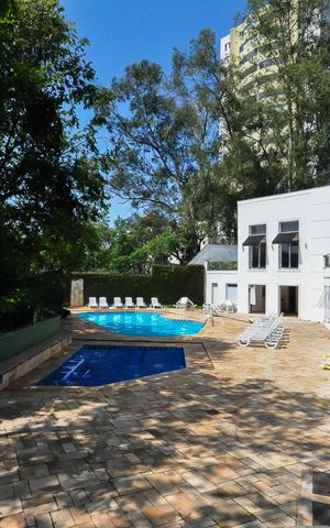 Casa de condomínio à venda com 394m², 4 quartos e 4 vagas Casa de condomínio à venda com 394m², 4 quartos e 4 vagasPiscina