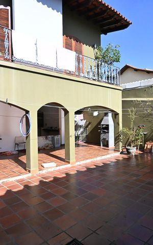 Casa para alugar com 280m², 3 quartos e 4 vagasQuintal