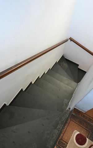 Casa para alugar com 280m², 3 quartos e 4 vagasEscada
