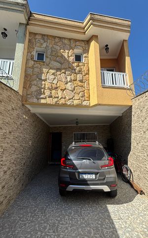 Casa à venda com 128m², 3 quartos e 2 vagasGaragem