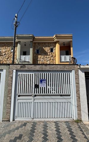 Casa à venda com 128m², 3 quartos e 2 vagasFachada