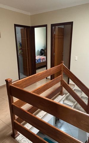 Casa à venda com 128m², 3 quartos e 2 vagasEscada
