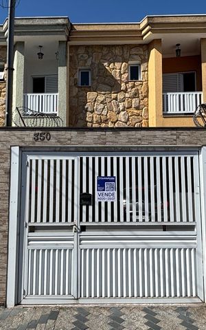 Casa à venda com 128m², 3 quartos e 2 vagasFachada
