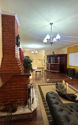 Casa de condomínio à venda com 4203m², 5 quartos e 16 vagas Casa de condomínio à venda com 4203m², 5 quartos e 16 vagasSala