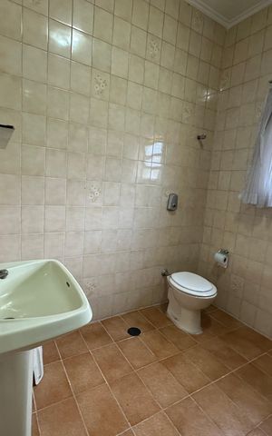 Casa de condomínio à venda com 4203m², 5 quartos e 16 vagas Casa de condomínio à venda com 4203m², 5 quartos e 16 vagasBanheiro 1