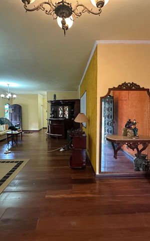 Casa de condomínio à venda com 4203m², 5 quartos e 16 vagas Casa de condomínio à venda com 4203m², 5 quartos e 16 vagasSala
