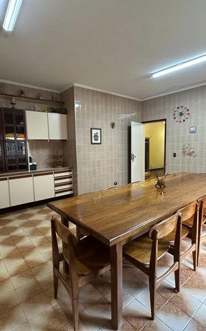 Casa de condomínio à venda com 4203m², 5 quartos e 16 vagas Casa de condomínio à venda com 4203m², 5 quartos e 16 vagasCozinha