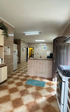 Casa de condomínio à venda com 4203m², 5 quartos e 16 vagas Casa de condomínio à venda com 4203m², 5 quartos e 16 vagasCozinha