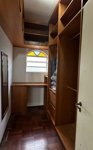 Casa de condomínio à venda com 4203m², 5 quartos e 16 vagas Casa de condomínio à venda com 4203m², 5 quartos e 16 vagasCloset da suíte